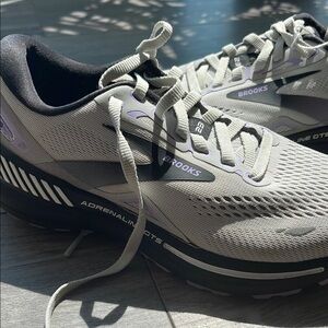 Brooks Gray and Black Athletic Shoes with Cushioned Sole